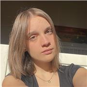 Ragazza dell'università offro aiuto con i compiti di tutte gli anni scolastici, con un'ottima preparazione nelle lingue