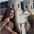 Profesora de guitarra se ofrece para impartir clases de guitarra y lenguaje musical