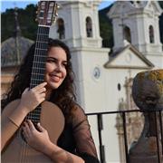 Profesora de guitarra se ofrece para impartir clases de guitarra y lenguaje musical