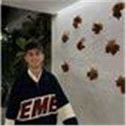 Graduado en el Grado de Geografía e Historia imparte clases particulares desde primaria hasta bachillerato, incluido EBAU.