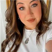 Profesora licenciada en bellas artes especializada en clases para niños y adultos de dibujo artistico y tecnico