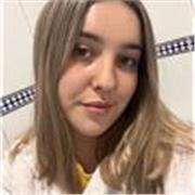 sociable, extrovertida, adaptativa y profesional con los niños