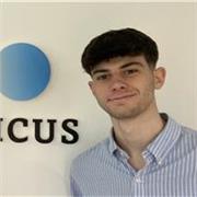 Me defino como una persona cercana con los alumnos y puedo dar clases a todas las edades