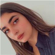 Ragazza universitaria di 22 anni impartisce lezioni di doposcuola in tutte le materie