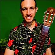Profesor de Guitarra para Cantantes e Interesados en Composición de Canciones. Cantautor de más de 15 años de experiencia.