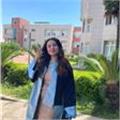 Aşırı enerjik ve konuşkan biriyim, öğrenciler ,özellikle ufak yaş grupları,  bana bayılır genelde. 