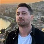 Dottore di Ricerca in Business & Management con esperienza decennale nell'insegnamento