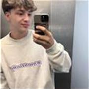 Soy Aitor, un chico de 18 años que actualmente está estudiando 1º de carrera de magisterio en la universidad de Alcalá. Encantado