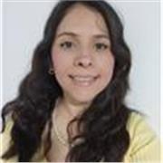 Profesora de apoyo escolar para niñas y niños de preescolar y primaria