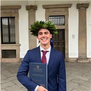 Laurea in Giurisprudenza, assistenza e ripetizioni in qualsiasi materia, soprattutto umanistiche.
