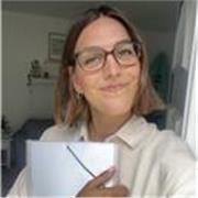 Deutsch lernen kann leicht sein! Ich bin Rebecca und übe mit dir genau die Gespräche, die du im Alltag wirklich brauchst!