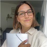 Deutsch lernen kann leicht sein! Ich bin Rebecca und übe mit dir genau die Gespräche, die du im Alltag wirklich brauchst!