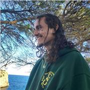 Profesor de matemáticas imparte clases a personas de la ESO y bachillerato