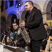 Soy reciún licenciando en el Conservatorio Superior de Música de Navarra en saxofón jazz. Puedo impartir tanto clases de saxofón como de lenguaje musical, improvisación y rítmica
