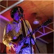 Profesor de Guitarra y Teoría Musical titulado con experiencia en aulas