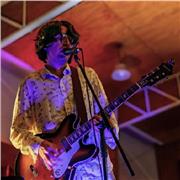 Profesor de Guitarra y Teoría Musical titulado con experiencia en aulas