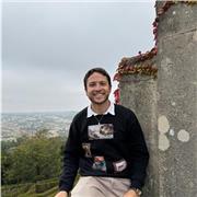 Maestro en Artes Visuales con énfasis plástico. Ofrece clase de dibujo para todas las edades en Sevilla