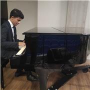 I give private (online) lessons according to your level and needs, so that you can achieve your goals in music