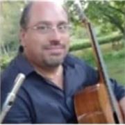 Docente di musica impartisce lezioni di chitarra solfeggio Armonia e storia della musica
