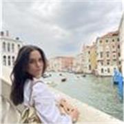 Soy una persona activa , comprometida responsable y alegre.