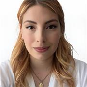 Profesora en el área de administración con formación en Alta Gerencia y Business Intelligence