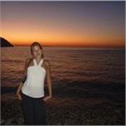 Englisch-Tutor, der Kinder aller Altersgruppen unterrichtet