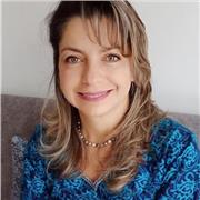 Profesional empoderada que esta cumpliendo sus sueños, y que quiere acompañar a otros a dejar cargas, a reaprender y cumplir lo que se proponen