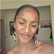 Sono una studentessa di belle arti, diplomata al liceo classico. Sono disponibili a dare lezioni di italiano