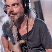 Guitariste professionnel donne cours, région d'Avignon et à distance.
+ de 30 années d'experience d'enseignement et de spectacles