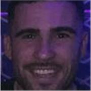 Persona de 26 dispuesto a ayudar a los más pequeños tanto para hacer sus tareas como para incentivarles y poder entrenarles 