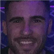 Persona de 26 dispuesto a ayudar a los más pequeños tanto para hacer sus tareas como para incentivarles y poder entrenarles