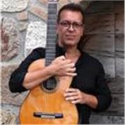 Laureato in Chitarra Classica al Conservatorio. Specializzato in Chitarra Moderna ( Elettrica - Acustica ) e Liuto