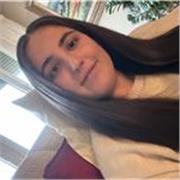 Ayudo a niños con sus tareas. Pero sobretodo los cuido. 