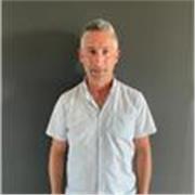 Senior Graphic Designer con oltre 30 anni di esperienza.