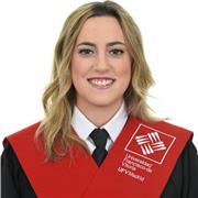 Profesora de Educación Primaria apta para dar clase a niños de primaria y primeros cursos de la ESO