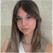 Profesora de economía que imparte clases a alumnos de ESO, Bachillerato y ADE