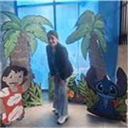 Profesor de lengua castellana, inglés y francés, he trabajado con niños, niñas y adolescentes en estas áreas