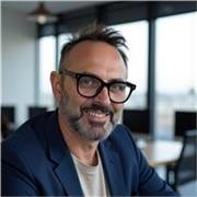 Grafico creativo, UI/UX designer, content creator e digital artist esperto in comunicazione impartisce corsi di Photoshop, Illustrator, InDesign, Figma, Procreate, Canva e comunicazione digitale