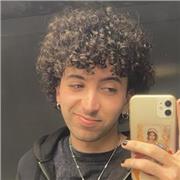 Soy estudiante del grado en química en la UMA y me encanta dar clases a quien lo necesite. Me gusta compartir mi pasión y que la gente la vea de la misma manera que yo