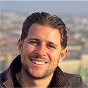 Profesor de inglés con certificación C2, preparado para ayudar a emprender junto con las mejores herramientas