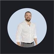 Profesor de Inglés, titulado en Traducción y Comunicación intercultural con más de 4 años de experiencia viviendo en el extranjero