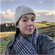 Profesora de inglés especializada en el habla y en la comprensión oral.