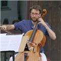 Musicista pluridiplomato con lode, borsista desono con pluriennale esperienza all'estero offre lezioni di violoncello a torino