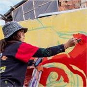 Diseñadora industrial y artista con 7 años de experiencia en pintura y dibujo en diversos formatos