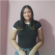 Profesor ayuda con los deberes virtuales