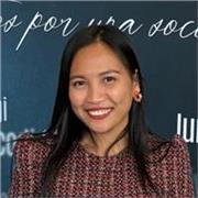 Profesora de Inglés, nativa con acento neutro,Licenciada en Turismo te ayuda a mejorar tu nivel, tanto escrito como hablado.