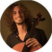 Professore di violoncello presso Nantong University (Cina), diplomato con lode al Conservatorio di Milano, offre lezioni di strumento