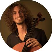 Professore di violoncello presso Nantong University (Cina), diplomato con lode al Conservatorio di Milano, offre lezioni di strumento