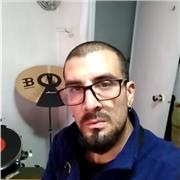 Ofrezco clases de Batería para principiantes jóvenes y adultos. Ofrezco desarrollo de técnica, uso de metrónomo, lectura, desde 0.Técnica de Elongación y postura adecuada