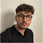 Laureato sia triennale che magistrale col massimo dei voti impartisce lezioni di lingua e letteratura latina e italiano